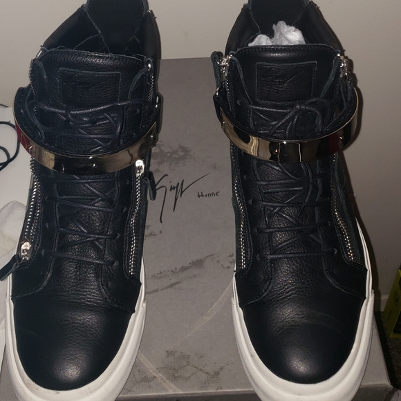 Guiseppe Zanotti - Picture 3 of 7